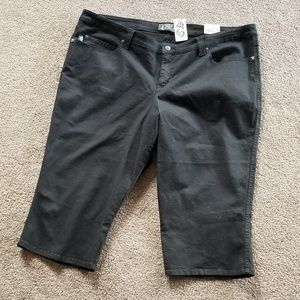 Tripp black capris by Torrid